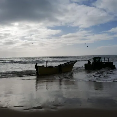 Fonte Da Telha Cliff House *