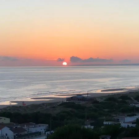 Fonte Da Telha Cliff House
