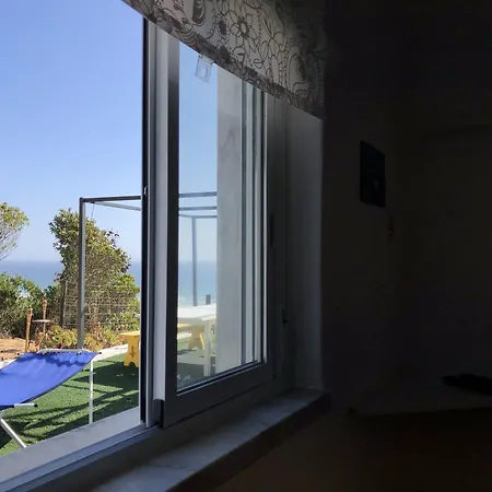 Fonte Da Telha Cliff House *