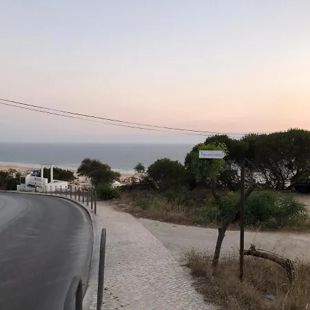 Fonte Da Telha Cliff House *