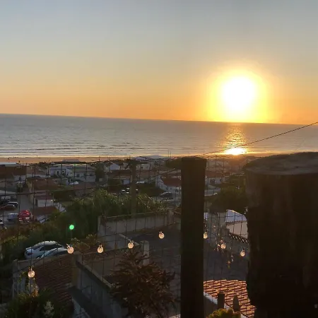 Fonte Da Telha Cliff House *