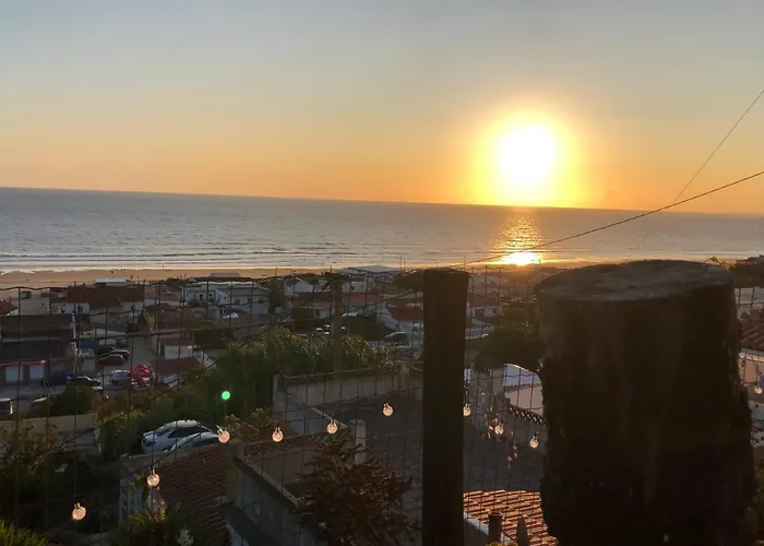 Fonte Da Telha Cliff House *